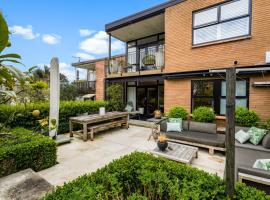 A picture of the hotel: Gorgeous Herne Bay Pied Terre - Auckland Central