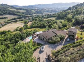 Hotel fotoğraf: Villa with indoor and outdoor pool near Todi