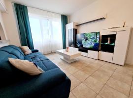 Foto do Hotel: Central Apartment with Blue Sofa