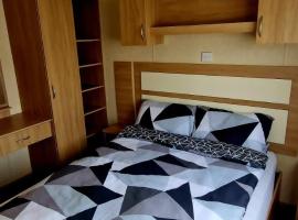 3 bedroom caravan, hotel in Kinmel Bay