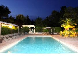 Auberge Des Pins, hotel in Tourrettes