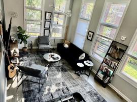 Hotel Photo: Stylish Wicker Park Home