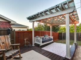 호텔 사진: Spectacular Aubrey Home with Backyard Retreat!