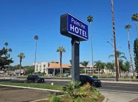 Palm Inn Hotel near Tyler Mall Riverside، فندق في رِيفرسايد