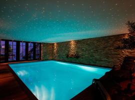 酒店照片: Unique holiday home with starry sky pool