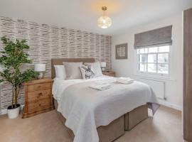 Fantastic 3-bed house with parking, hotel v destinaci Bath