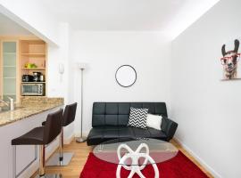 Hotel Photo: Modern Two Bedroom At UES