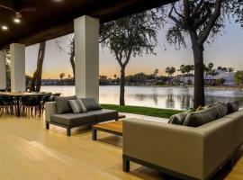 Hotel fotografie: Lake Home: Relax and Unwind in Mission Hidden Gem