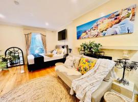 Hotel kuvat: Charming 1BR Granny Flat with Seperate Spacious Living room -Just a Stone's Throw from Newly Renovated Knox Westfield in East Melbourne