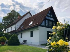 รูปภาพของโรงแรม: Ferienhaus Ingrid gemütliches Cottage im Grünen