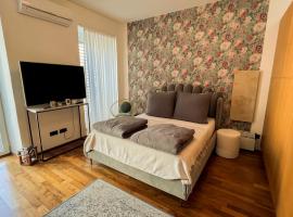 Foto do Hotel: Triangle City Center Apartment