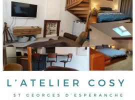 Hotel fotoğraf: L'Atelier Cosy - Maison de village Atypique