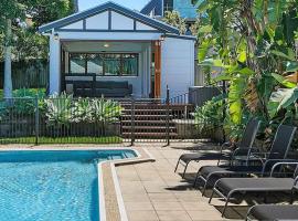 Hotel Photo: White Hill Bungalow - Poolside Fun for Families