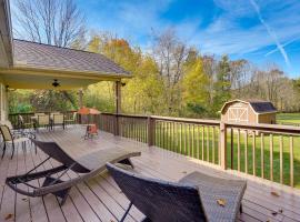 Hotel Foto: Charming Howard Getaway with Deck, 1 Mi to Lake!