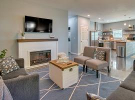 Hotel Photo: Charming Oklahoma Home with Patios and Fireplace!