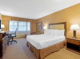 Best Western Plus Emerald Isle Hotel