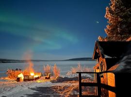 Camp Caroli Hobbit Hut, hotel en Jukkasjärvi