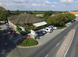 A picture of the hotel: Kisduna Étterem-Panzió