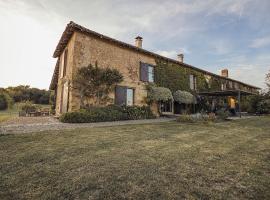 Hotelfotos: Maison d'architecte - piscine & court de padel privés + vue à 360°