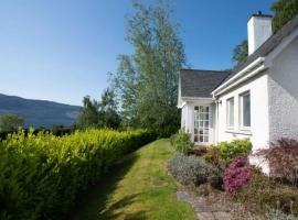 A picture of the hotel: Loch Ness Cottages