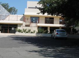 Pyramids Motel, hotel em Van Reenen