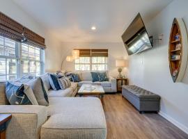 Hotel Photo: Walkable Wilmington Home Near Historic District