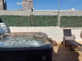 होटल की एक तस्वीर: Ático de Lujo con Jacuzzi Climatizado en Terraza