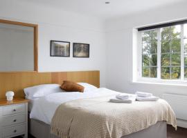 Hotel Photo: One-Bedroom flat in Cheam Village