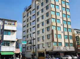 Hua Ku Hotel, hotel in Tainan