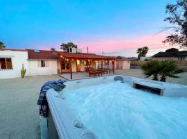 Hotel Photo: Casa de la Muxer - 940s Adobe - Hot Tub - Cowboy Pool
