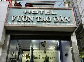 Hotel fotoğraf: Vườn Tao Đàn Hotel - 220 Đ. Nguyễn Thị Minh Khai, Quận 3 - by Bay Luxury