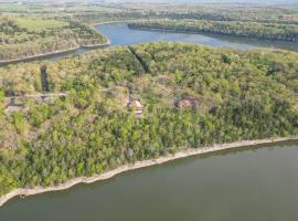 מלון צילום: Table Rock Lakefront on 2 Acres with firepit