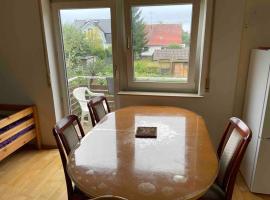 Fotos de Hotel: HN-Stadt Wohnung Balkon mit Gartenblick