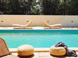 Hotel foto: 1700's Country House with large Private Pool & Gardens