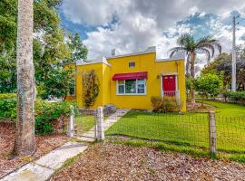 Hotel Photo: The Fruit Basket Bungalow