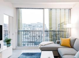 Hotel Foto: Modern, Bright & Beautiful, 1 Bedroom Downtown Apt with Rooftop Patio