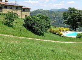 Foto di Hotel: Stunning Villa in Apecchio with Jacuzzi