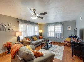 Hotel Photo: Missouri Escape with Furnished Patio, Near Downtown!