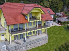 A picture of the hotel: Yellow House Grabrovec