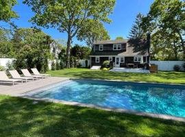 호텔 사진: Stylish & Modern Hamptons Cape with Saltwater Pool-5 min to Beach