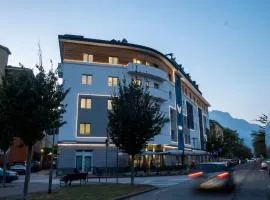 Hotel Everest, hótel í Trento