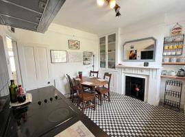 A picture of the hotel: 2BR Edwardian House in Greenwich