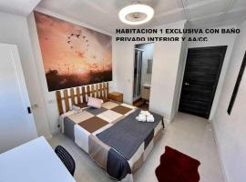 Fotos de Hotel: Novelda Centro Habitaciones con baño privado y compartido , cocina y terraza