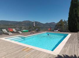 Hotel foto: Haut de villa avec piscine