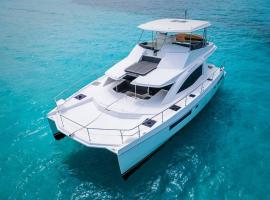 מלון צילום: All Inclusive Luxury Yacht with Private Island