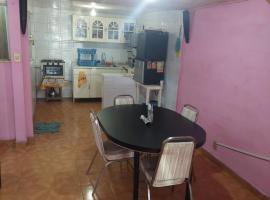 ホテル写真: Casa compartida, habitacion privada para 4 adultos 1 niño