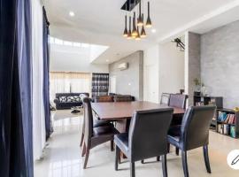 होटल की एक तस्वीर: Duplex Apartment In Bukit Bintang For Rent