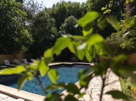 A picture of the hotel: La Draperie des Saptes, piscine proche Carcassonne