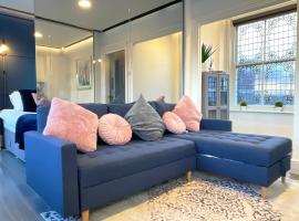 Hotel Photo: Elegant apartment in city center by HNFC Stays