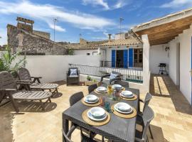 होटल की एक तस्वीर: Duplex flat in the old town of Alcudia